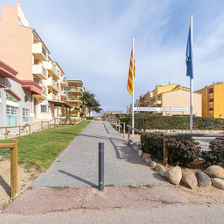 Con Terraza Y Parking A 2 Minutos De La Playa - - Hisp-288-66 * Empuriabrava